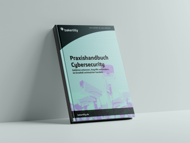 3D-Grafik: Ein Buch mit türkisfarbenem Cover lehnt an einer Wand. Aus dem buch steht: "Praxishandbuch Cybersecurity".