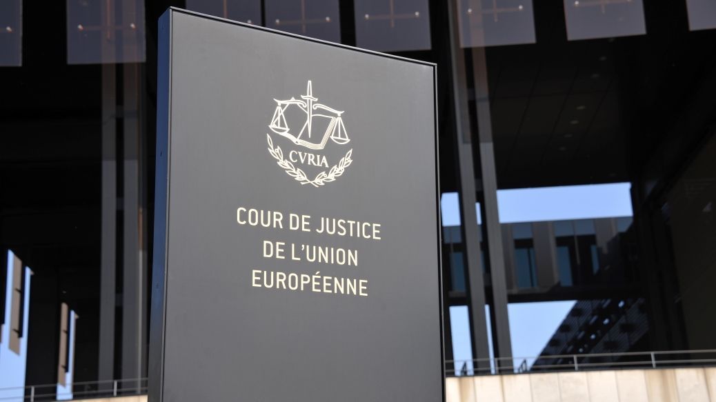 Photo: Picture in front of the European Court of Justice. The emblem of the ECJ can be seen on it: CVRIA is written above two laurel branches.